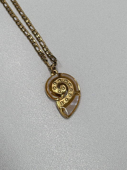 Beige Conch Necklace